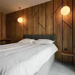 דירה Nest Mirror *