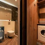 Nest Mirror Appartement