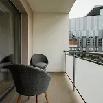 Nest Mirror Lägenhet *