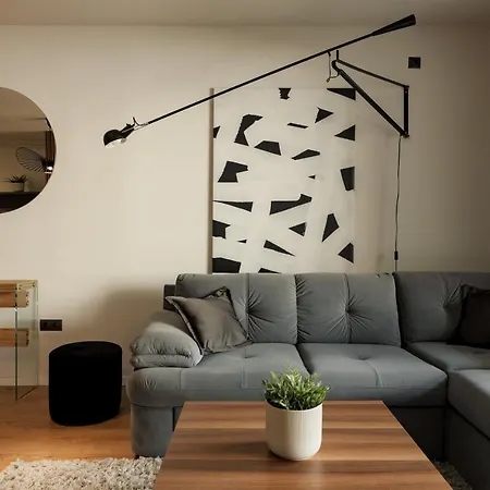 Nest Mirror Cluj-Napoca