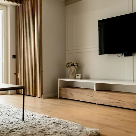 Nest Mirror Cluj-Napoca