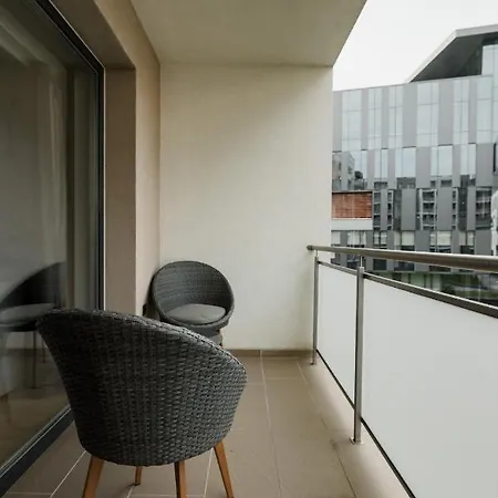 Nest Mirror 아파트 *