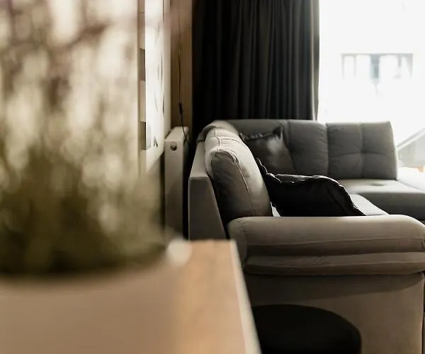 Nest Mirror Cluj-Napoca