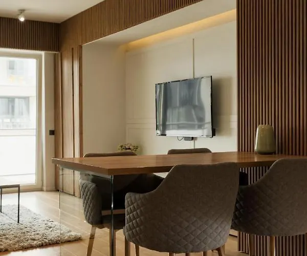 Nest Mirror Lägenhet