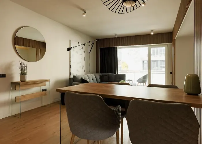 Nest Mirror Lägenhet *