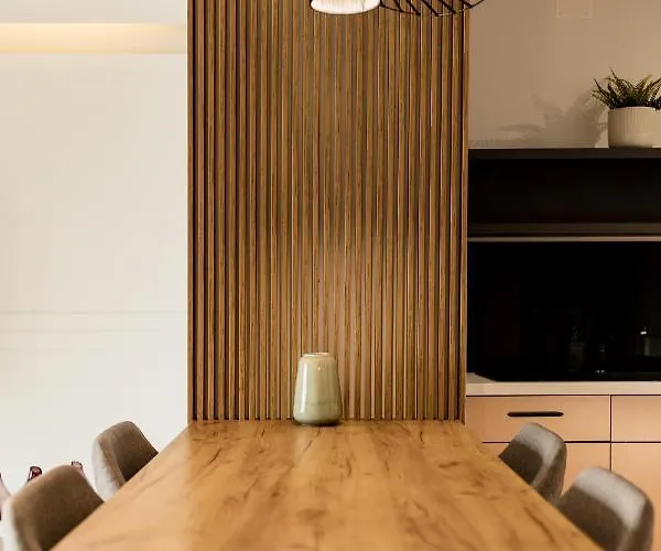 Nest Mirror Lägenhet *