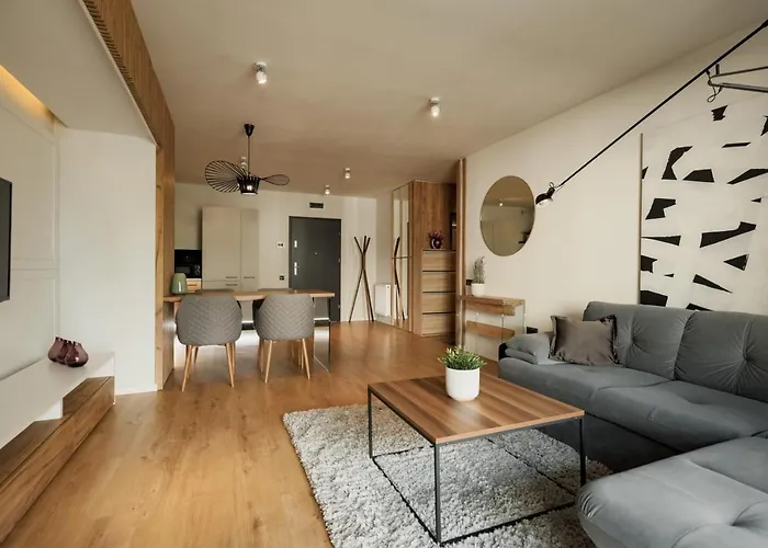 Nest Mirror Lägenhet *