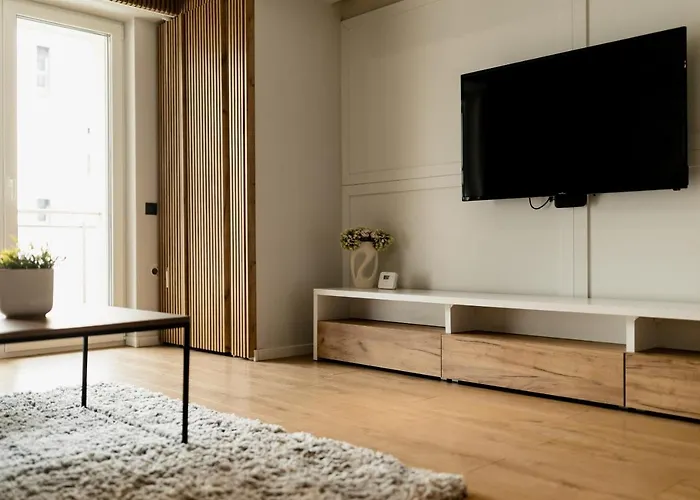 Nest Mirror Cluj-Napoca