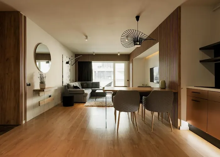 Nest Mirror Lägenhet *